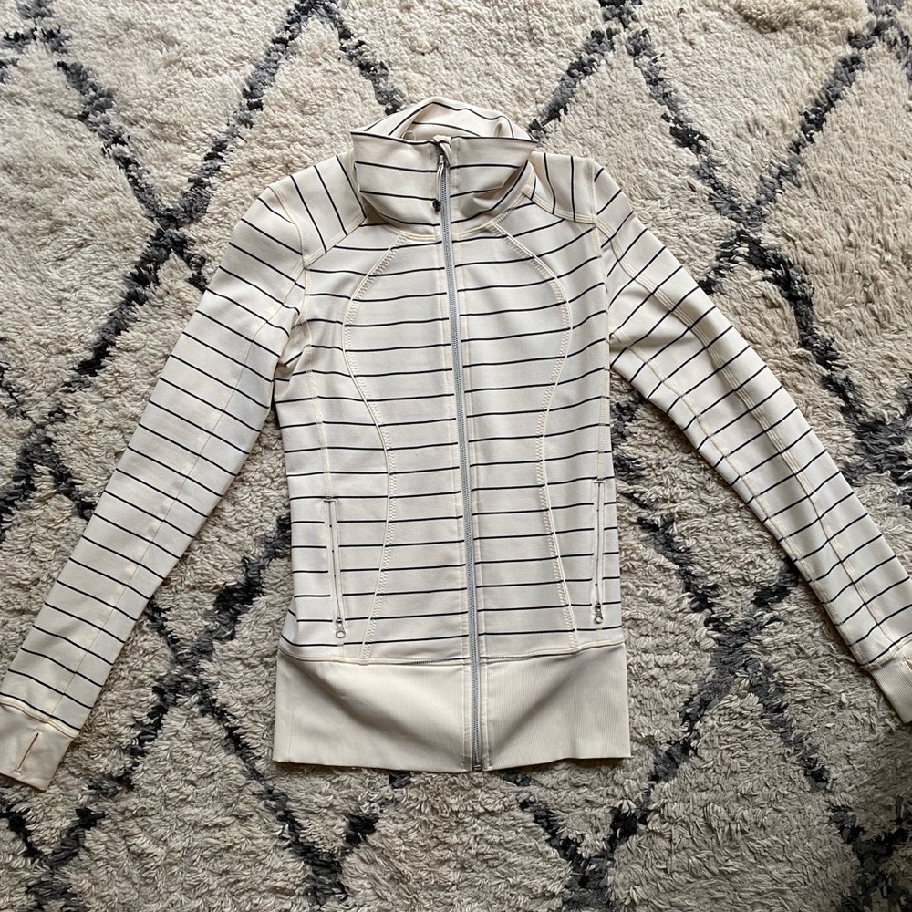 Lululemon active jacket, women’s size 4, cream with navy stripes